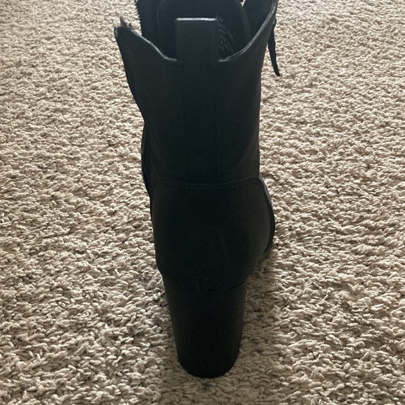 Black lace up boots - Picture 3 of 7